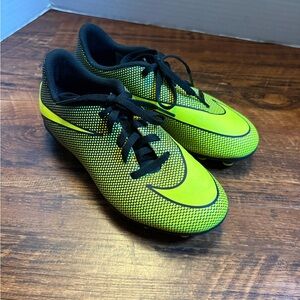 Nike Jr Nike Bravata II Firm Ground Soccer Cleats Size 2.5 Youth